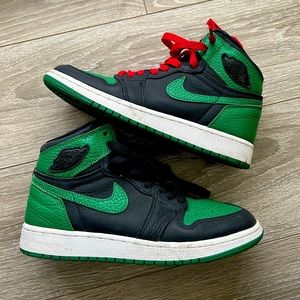 Jordan Pine Green. Good condition. Authentic. 6 Women’s